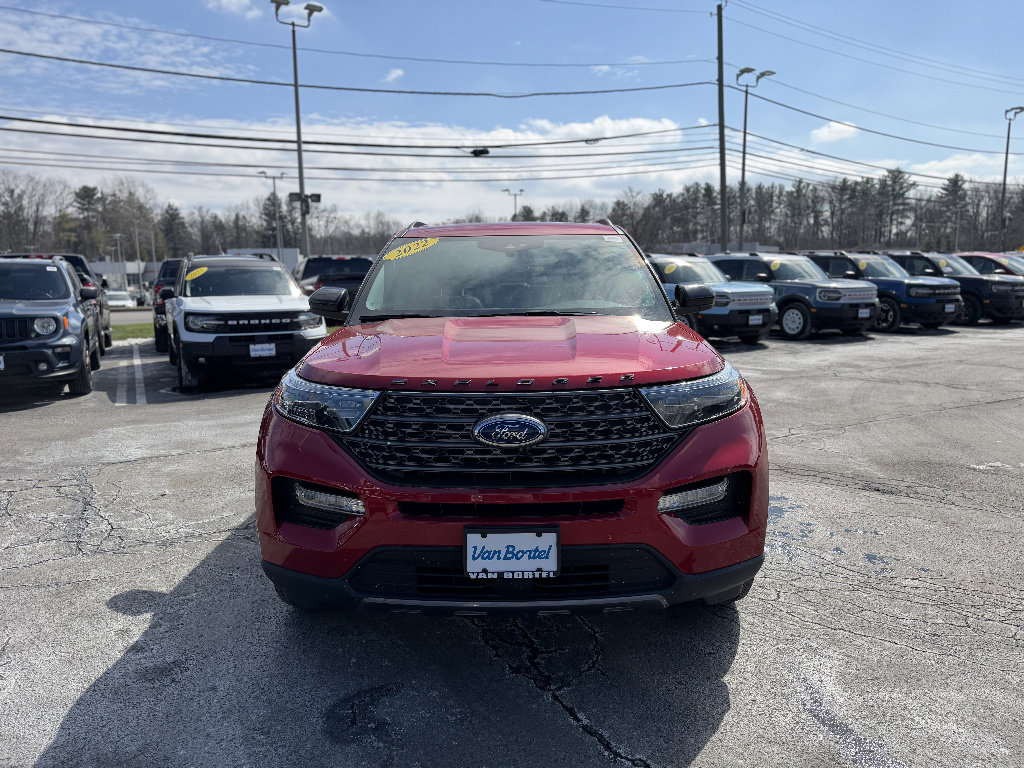 Used 2022 Ford Explorer XLT w/ Equipment Group 202A image 10