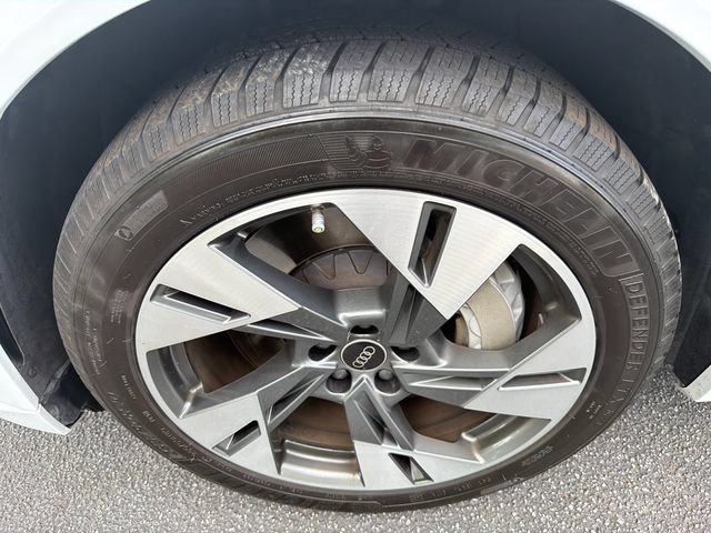 Used 2022 Audi e-tron Premium Plus AWD/4WD image 11