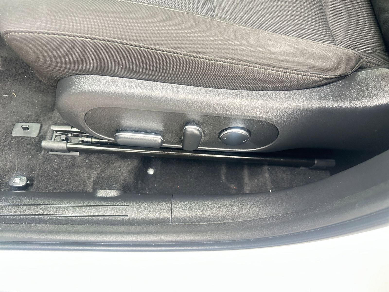 Used 2025 Hyundai Kona SEL image 23