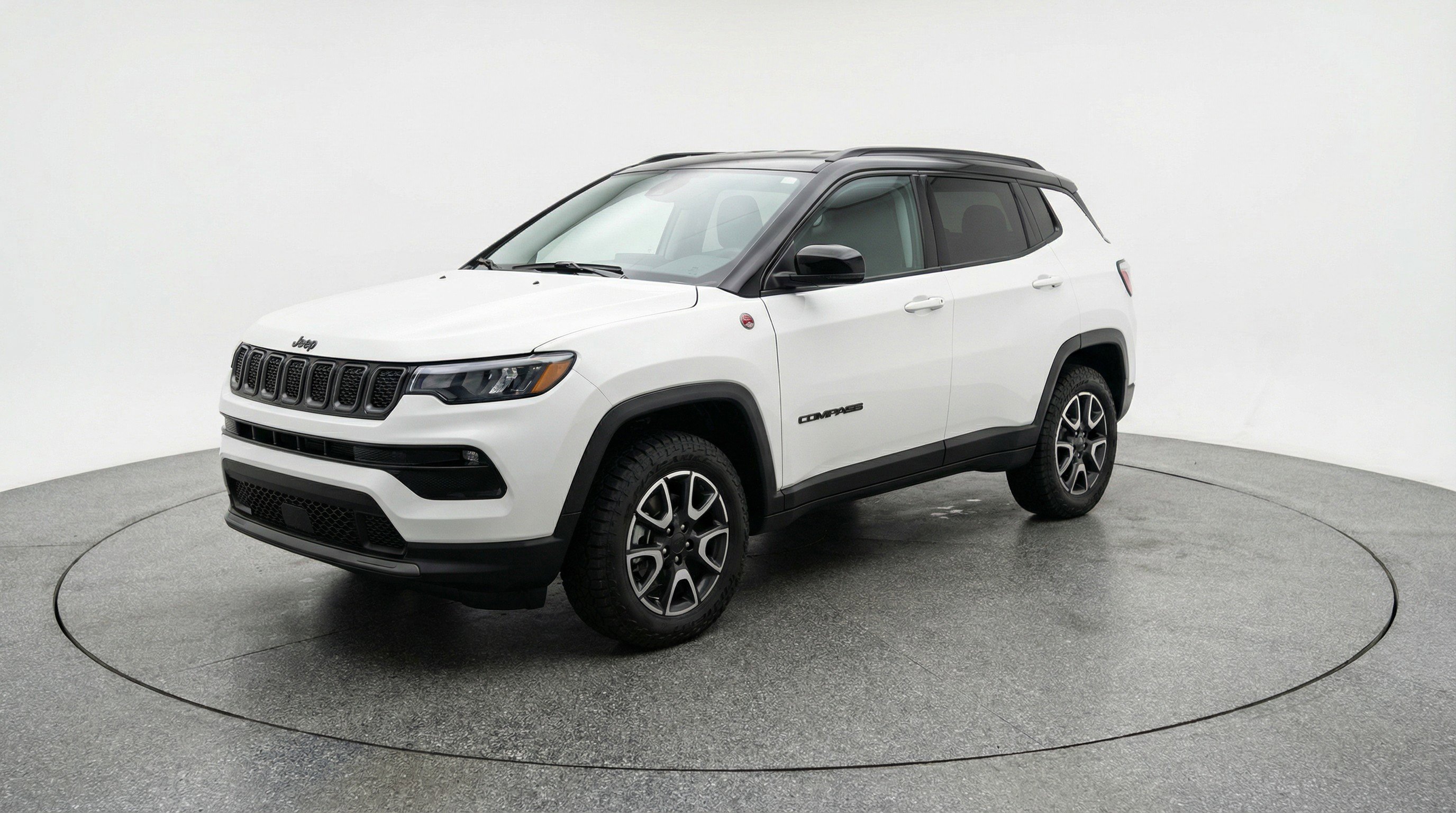 Used 2025 Jeep Compass Trailhawk image 3