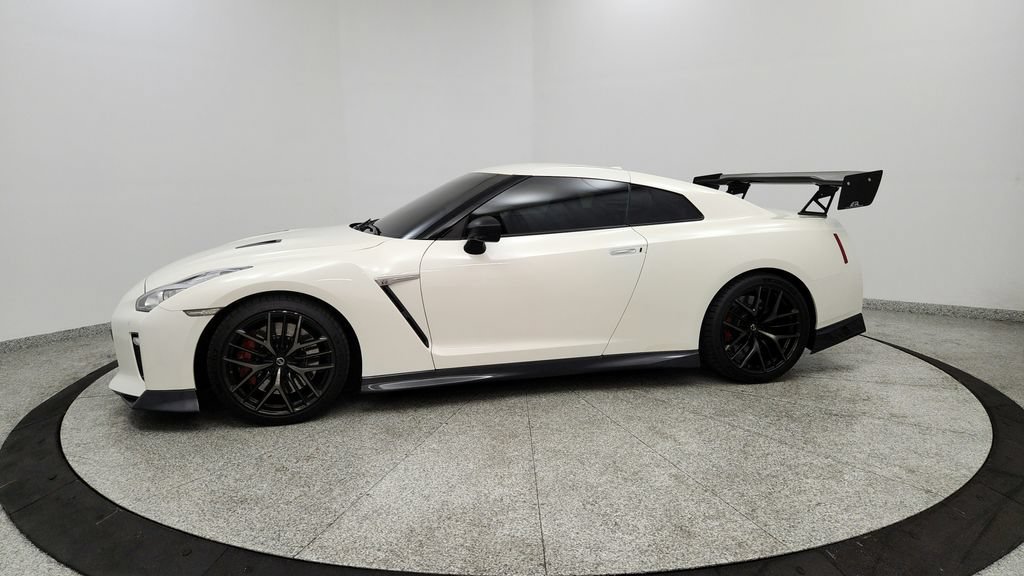 Used 2019 Nissan GT-R AWD/4WD image 14
