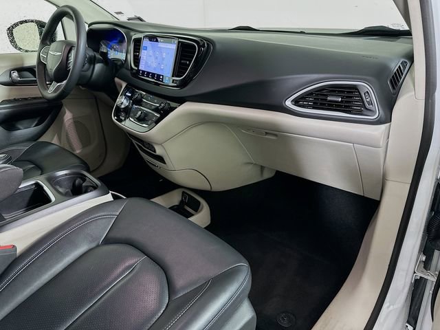 Used 2024 Chrysler Pacifica Touring-L image 29