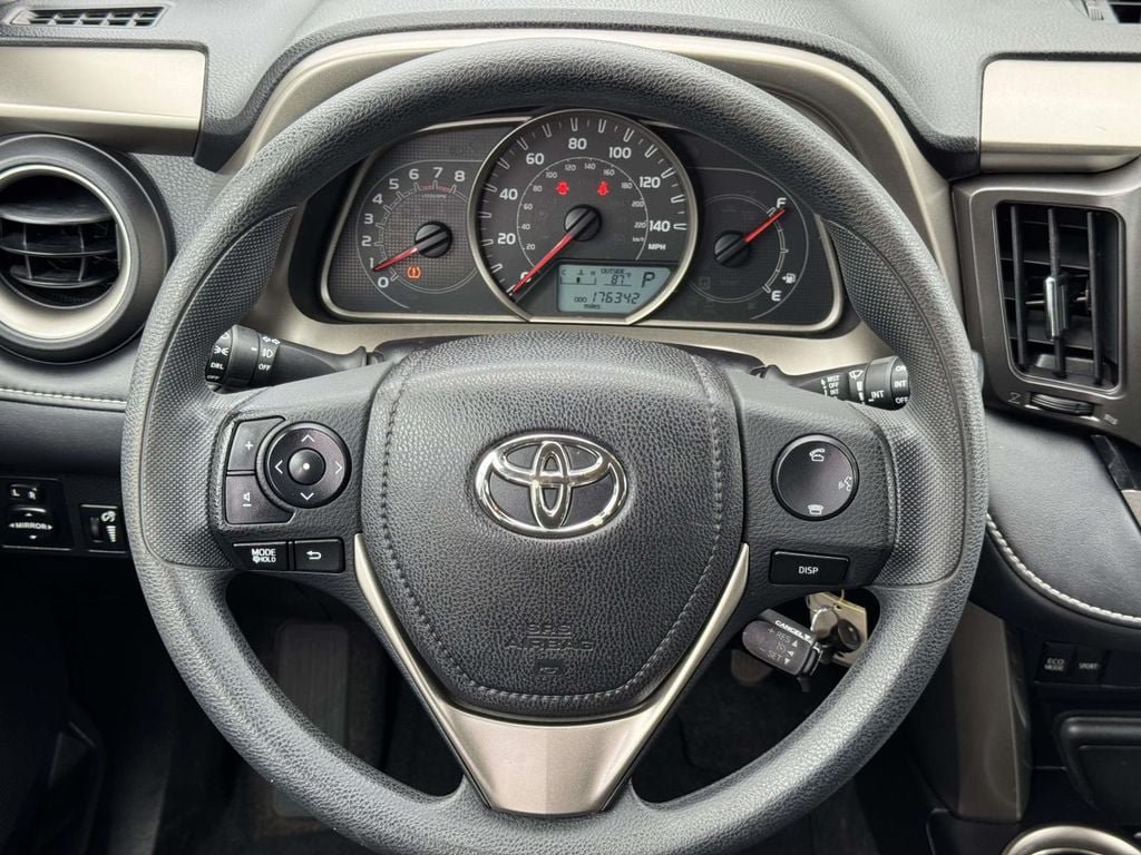 Used 2014 Toyota RAV4 XLE AWD/4WD image 10
