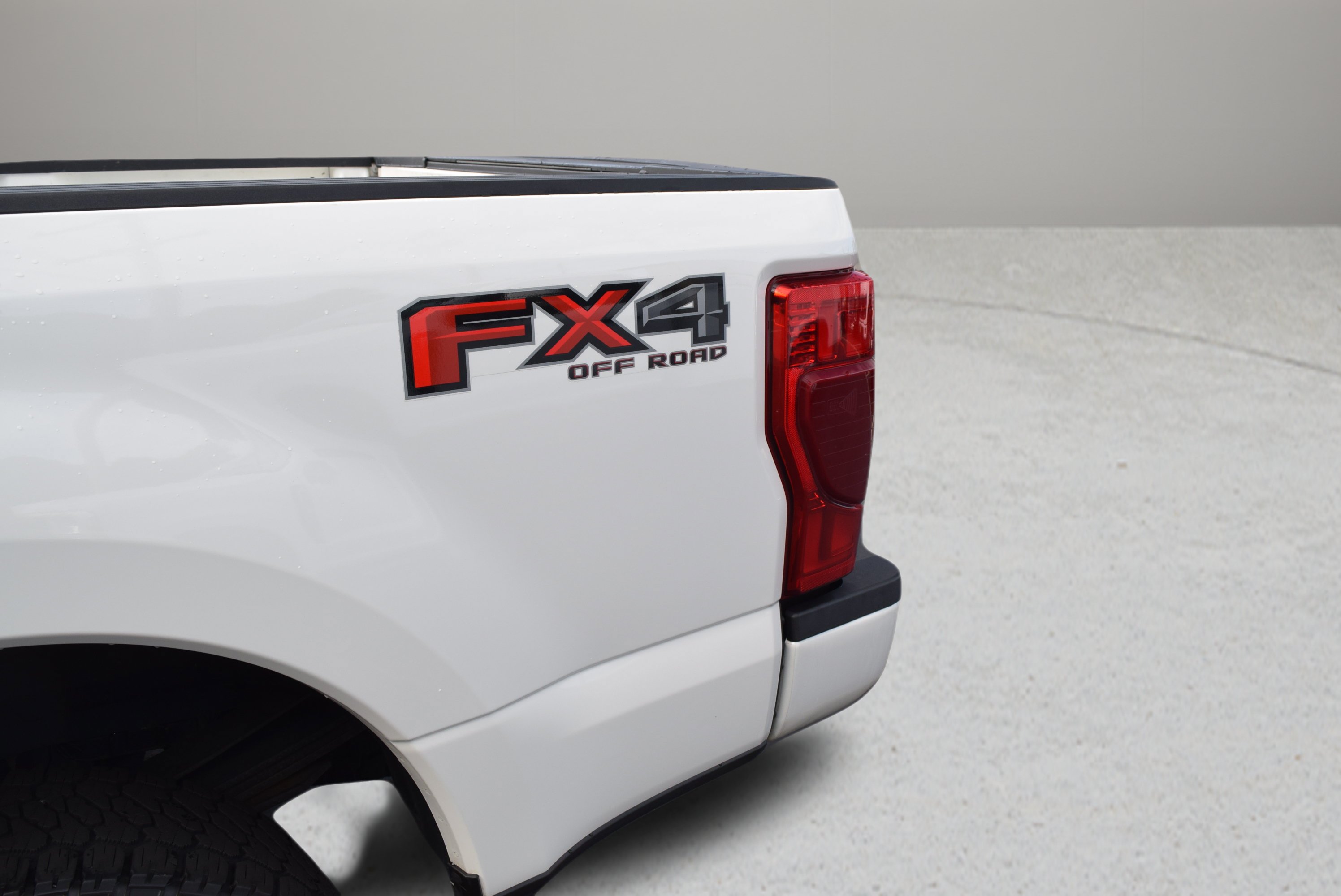 Used 2022 Ford F350 Platinum w/ FX4 Off-Road Package AWD/4WD image 7