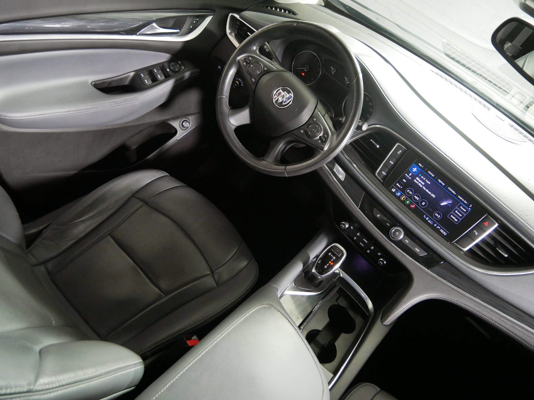 Used 2020 Buick Enclave Essence image 9