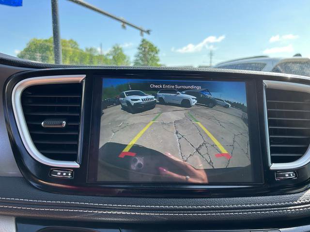 Certified 2023 Chrysler Pacifica Touring-L image 13