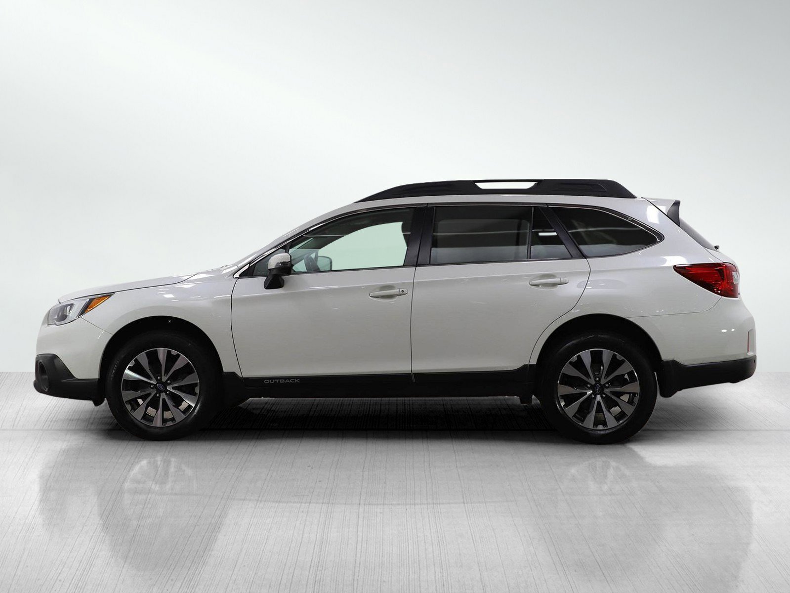 Used 2017 Subaru Outback 2.5i Limited image 2