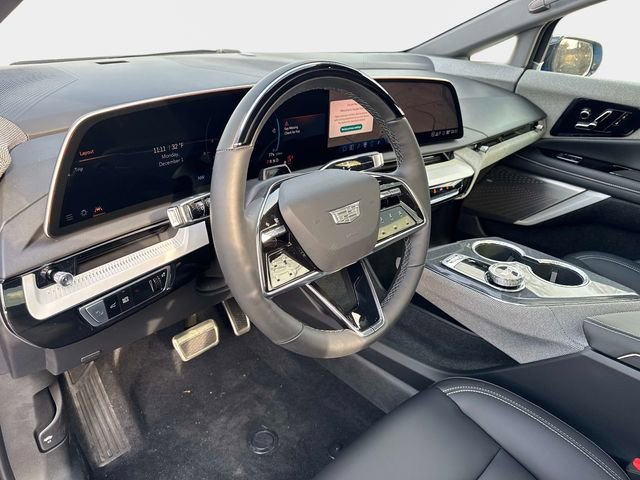 New 2026 Cadillac Optiq Luxury 1 image 18