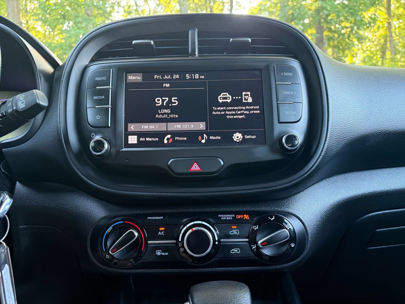 Used 2025 Kia Soul LX w/ LX Technology Package FWD image 17
