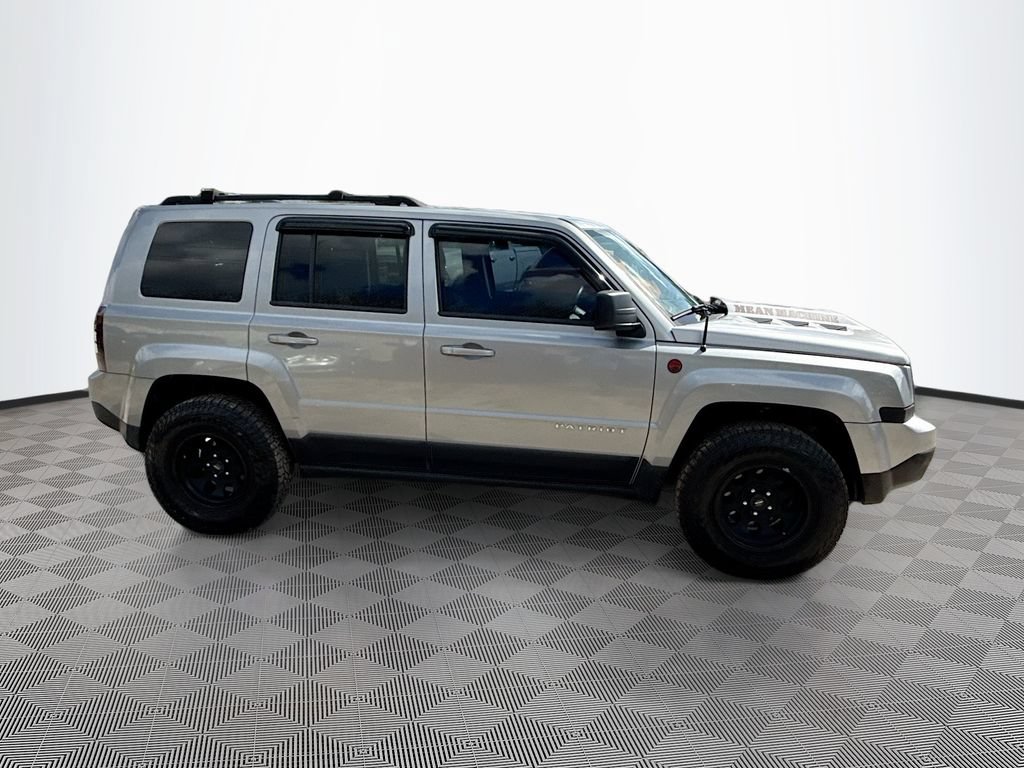 Used 2017 Jeep Patriot Latitude AWD/4WD image 5