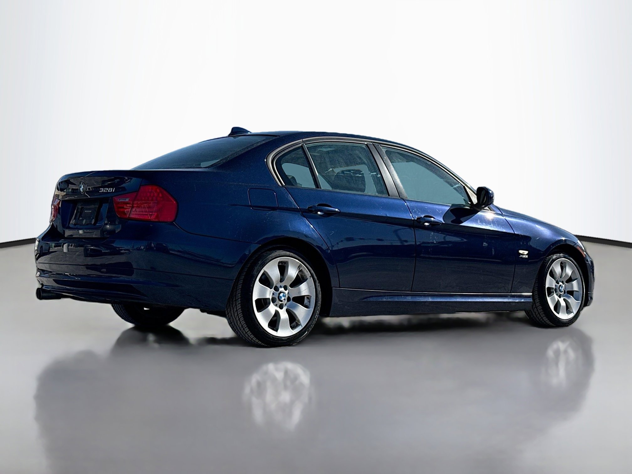 Used 2011 BMW 328i xDrive Sedan image 2