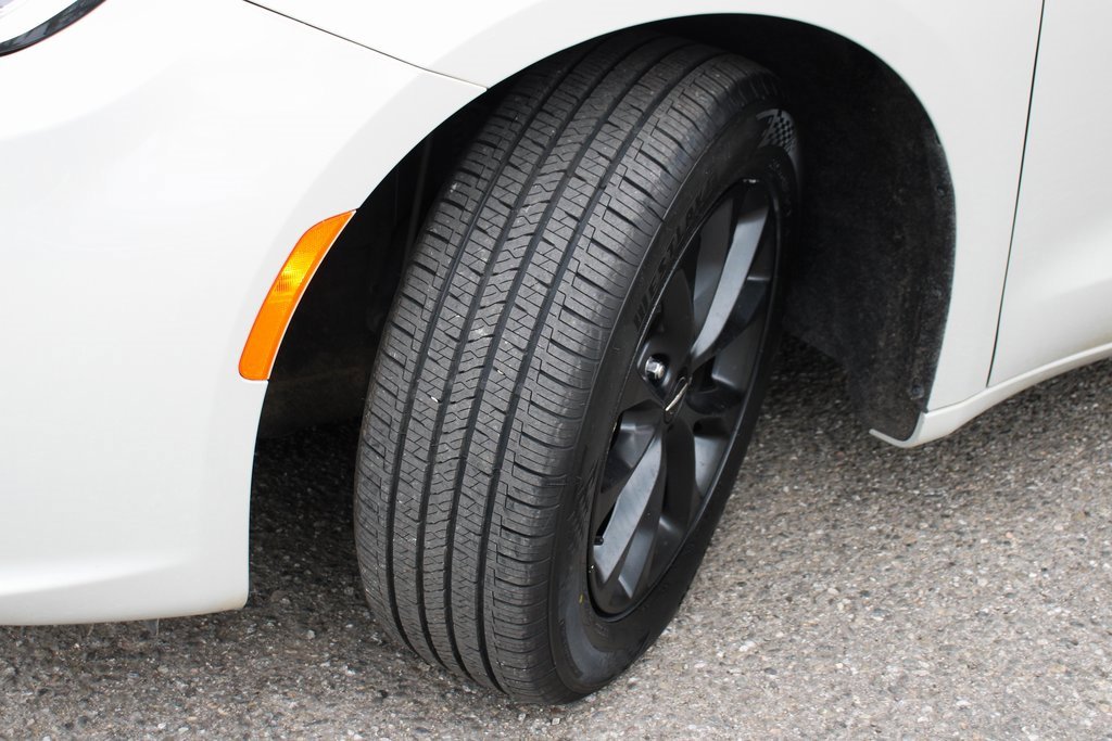 Used 2021 Chrysler Pacifica Touring w/ S Appearance Package image 51