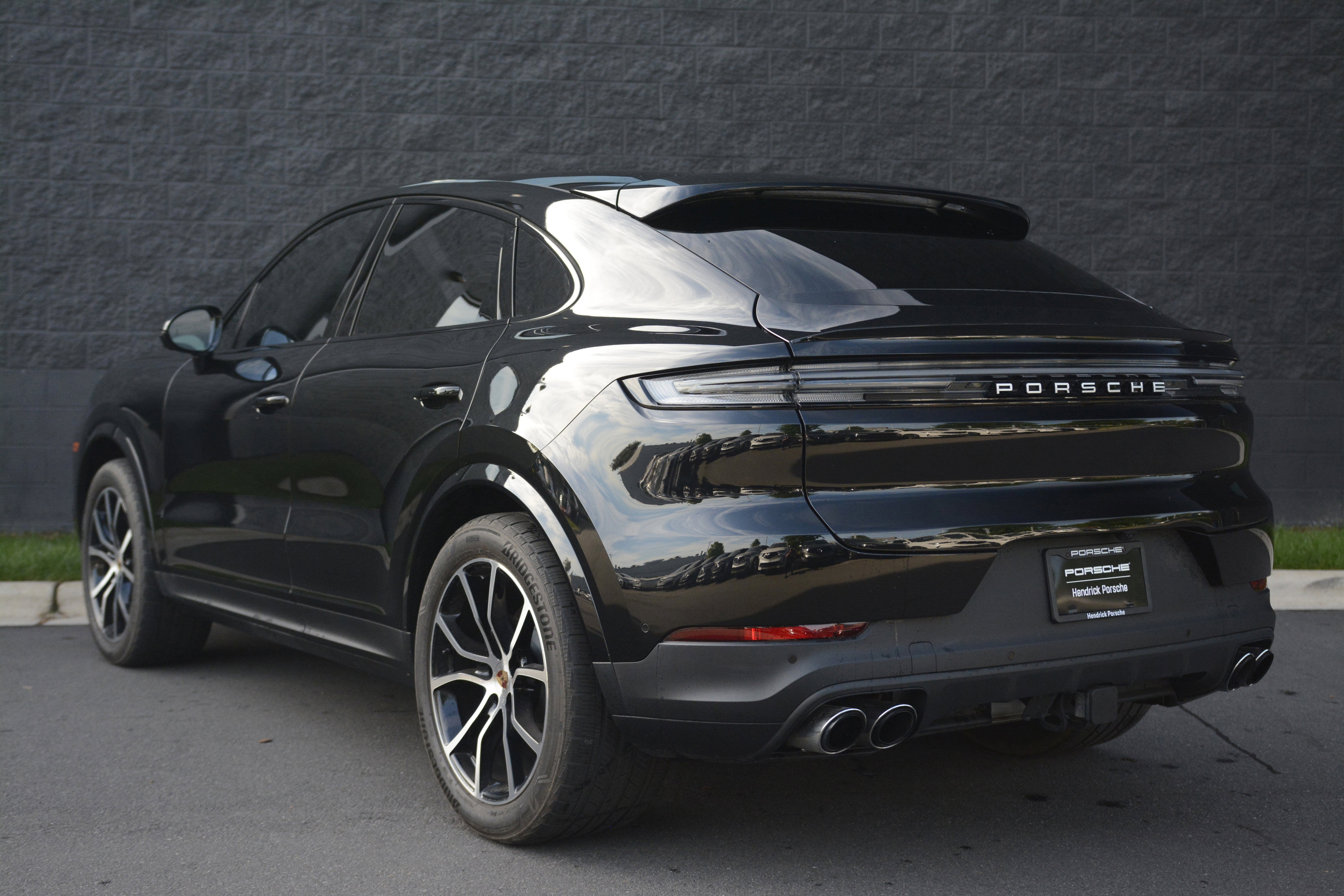Certified 2025 Porsche Cayenne Coupe image 3