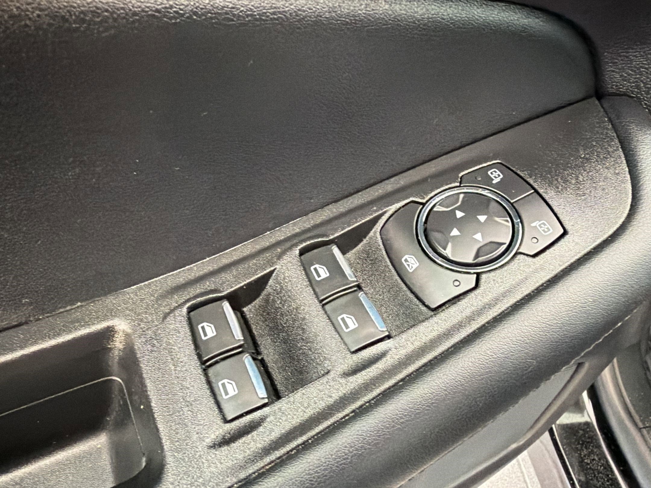 Used 2021 Ford Edge SEL w/ Convenience Package image 21