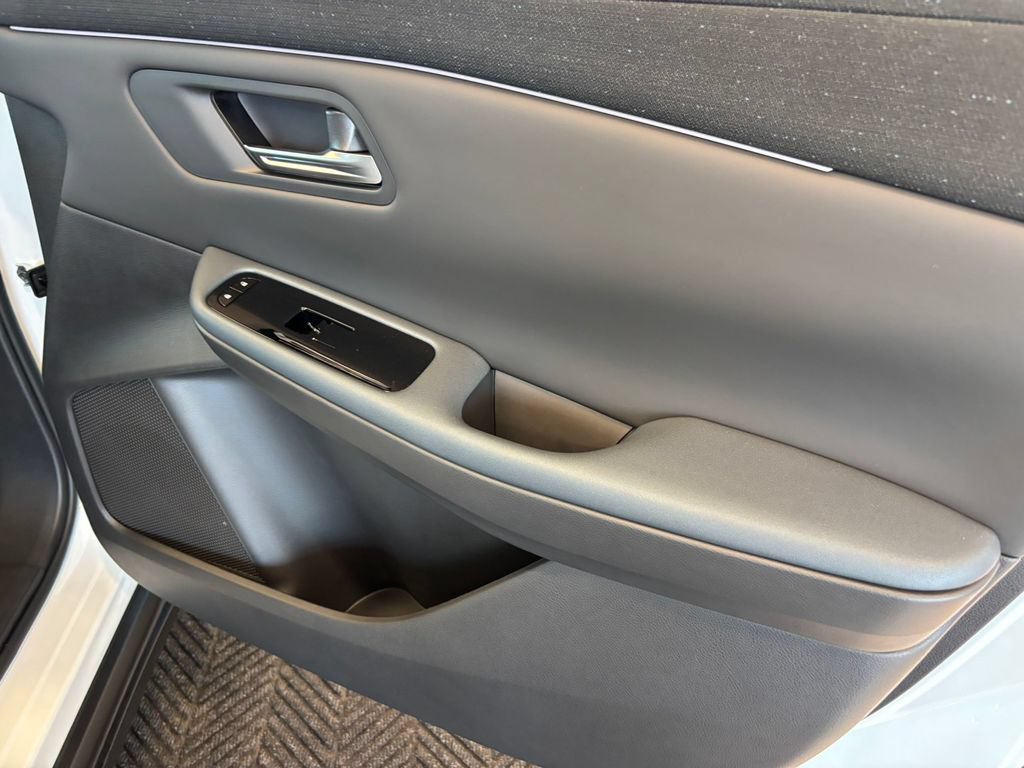 New 2026 Nissan Leaf Platinum+ w/ Cargo Package (Platinum+) FWD image 22