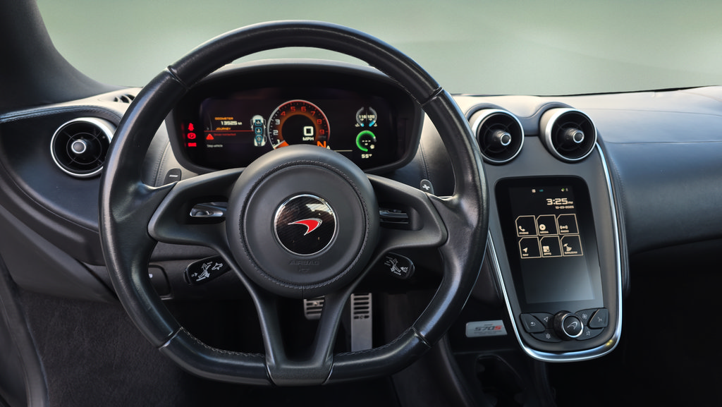Used 2018 McLaren 570S Spider RWD image 22