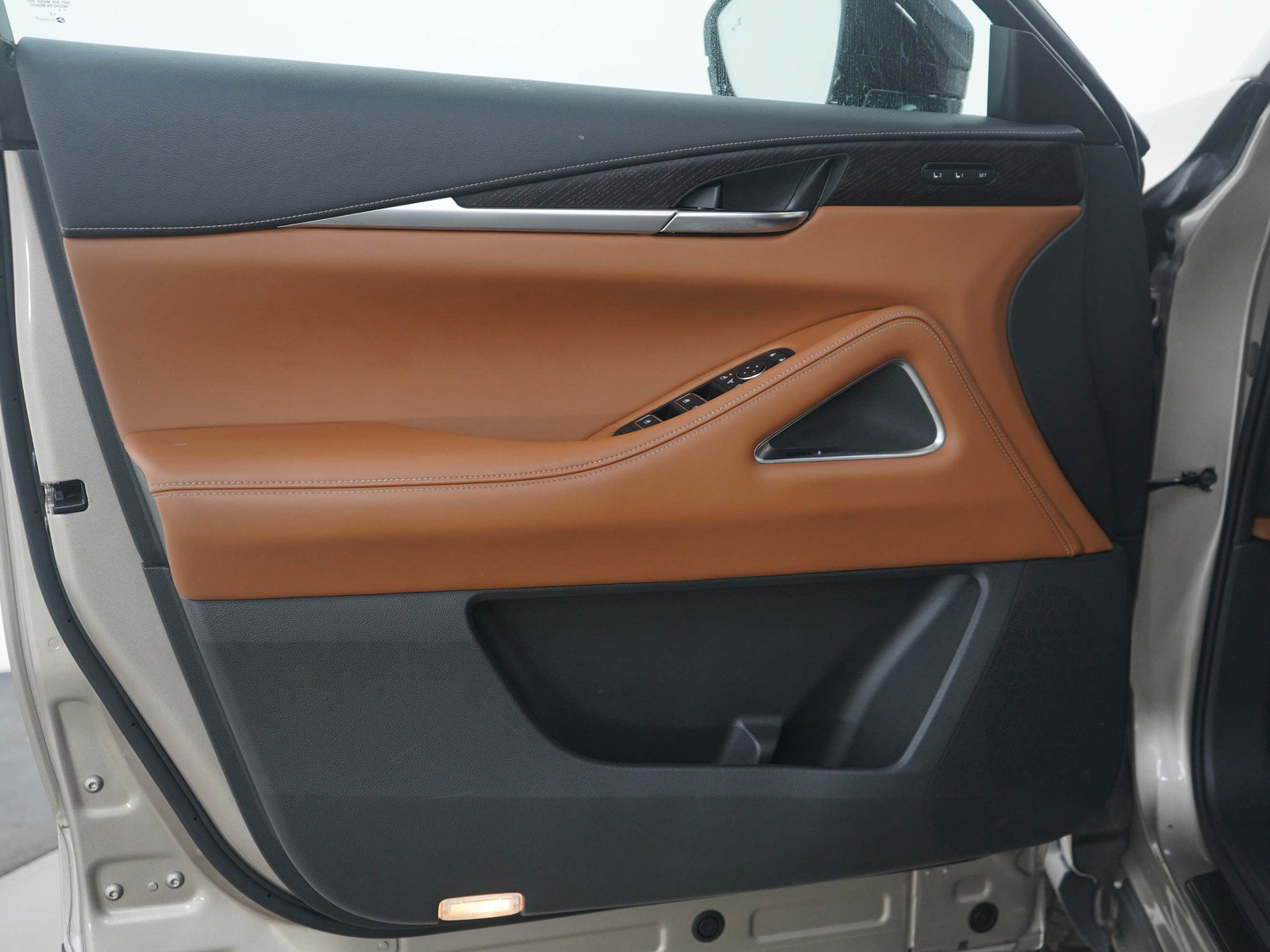 Used 2024 INFINITI QX60 Sensory image 22