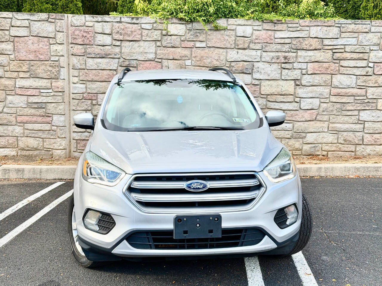 Used 2017 Ford Escape SE w/ SE Leather Comfort Package image 2