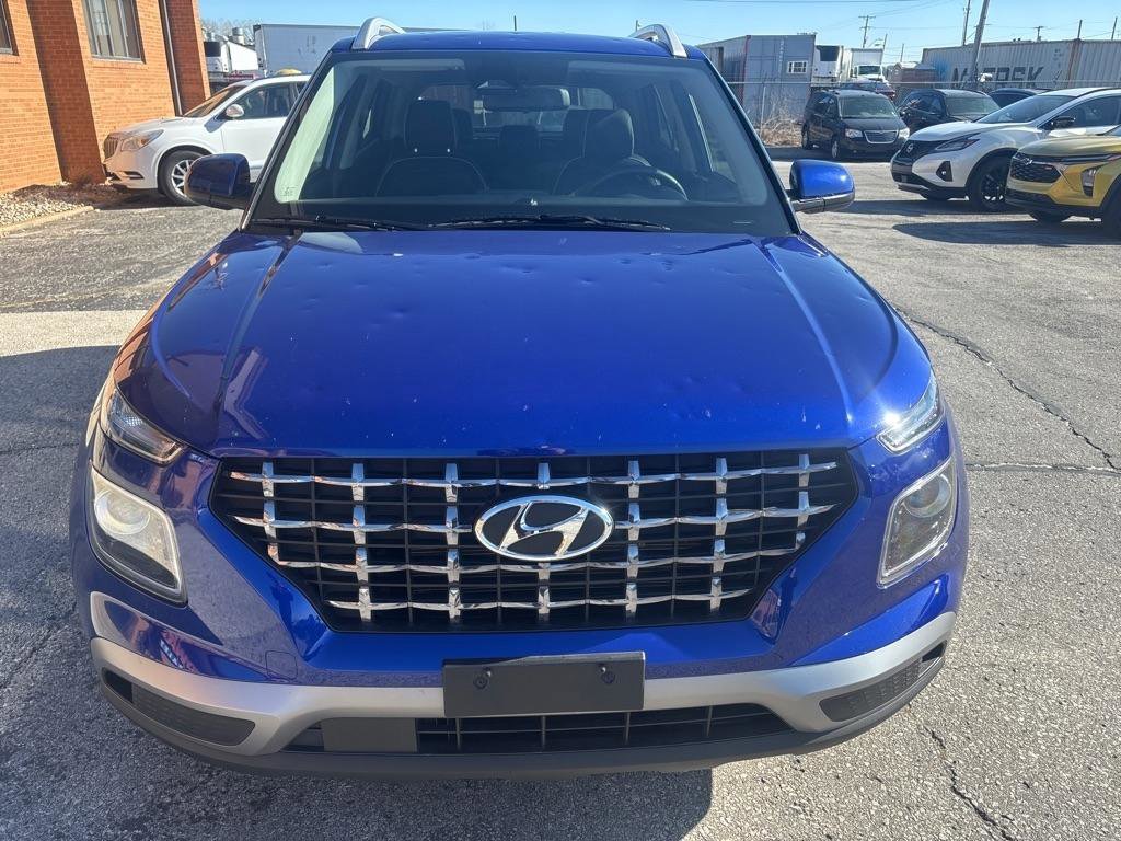 Used 2025 Hyundai Venue Limited FWD image 3