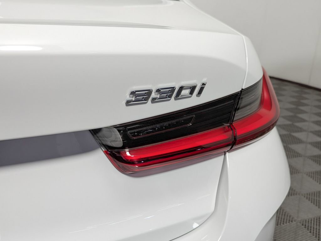 Used 2025 BMW 330i xDrive Sedan w/ Convenience Package image 11