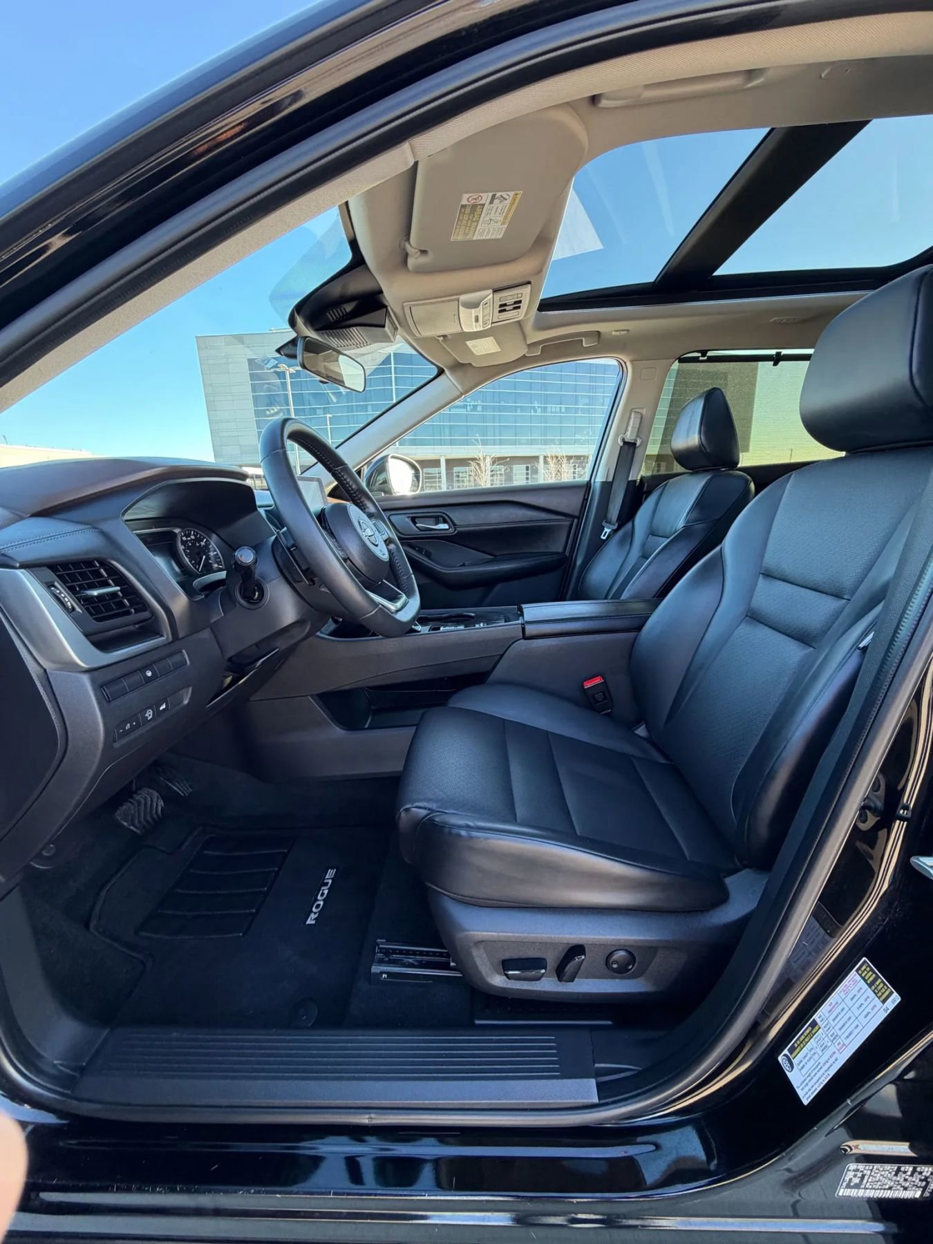 Used 2023 Nissan Rogue SV w/ SV Premium B Package image 27