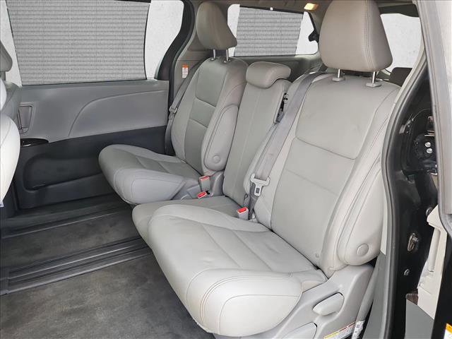 Used 2018 Toyota Sienna XLE FWD image 20