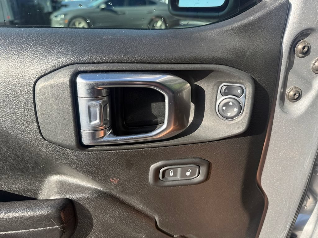 Used 2021 Jeep Gladiator Sport AWD/4WD image 19