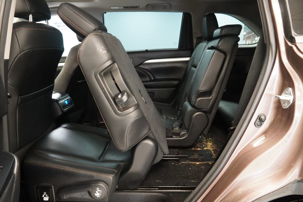 Used 2017 Toyota Highlander XLE AWD/4WD image 27