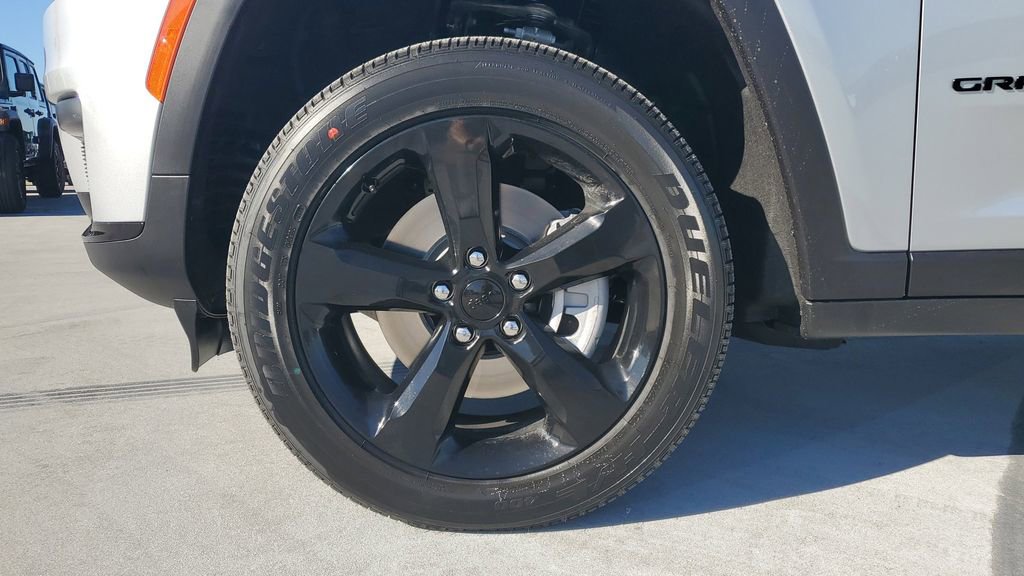 New 2025 Jeep Grand Cherokee L Altitude image 7