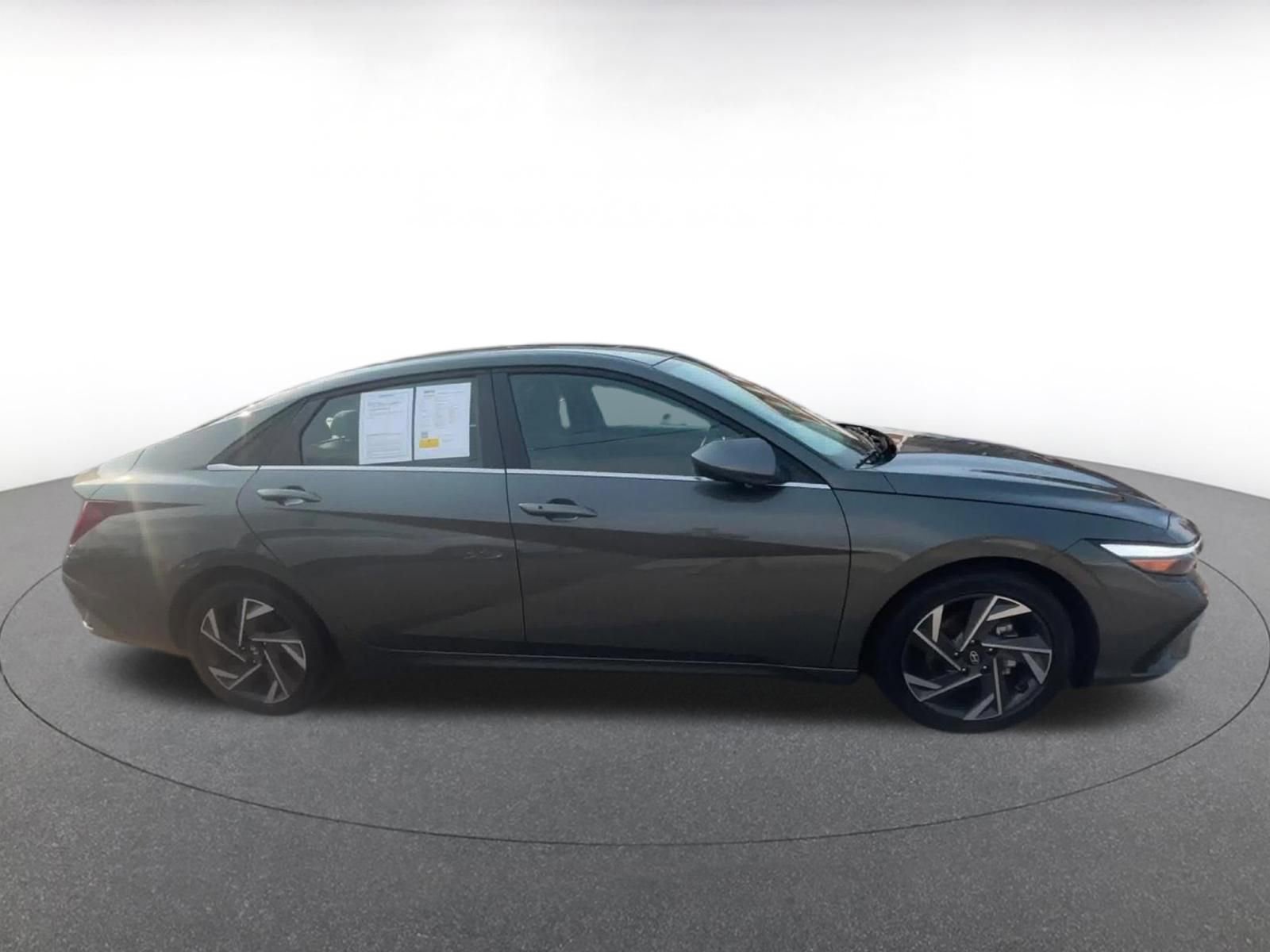 Used 2025 Hyundai Elantra SEL image 16