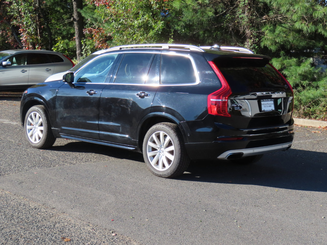 Used 2017 Volvo XC90 T6 Momentum w/ Vision Package image 3