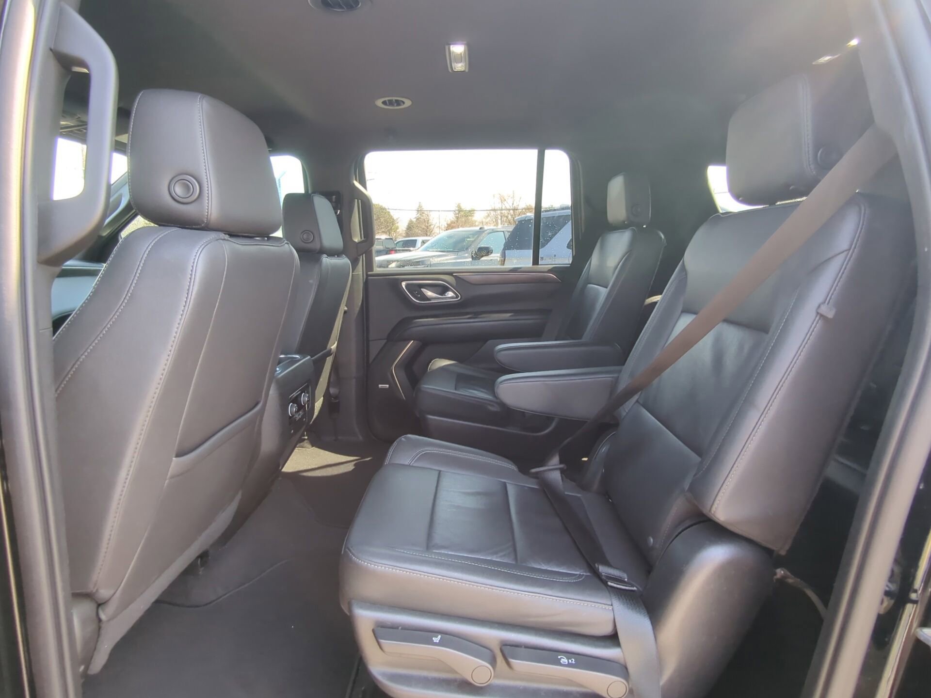 Used 2022 Chevrolet Suburban LT image 11
