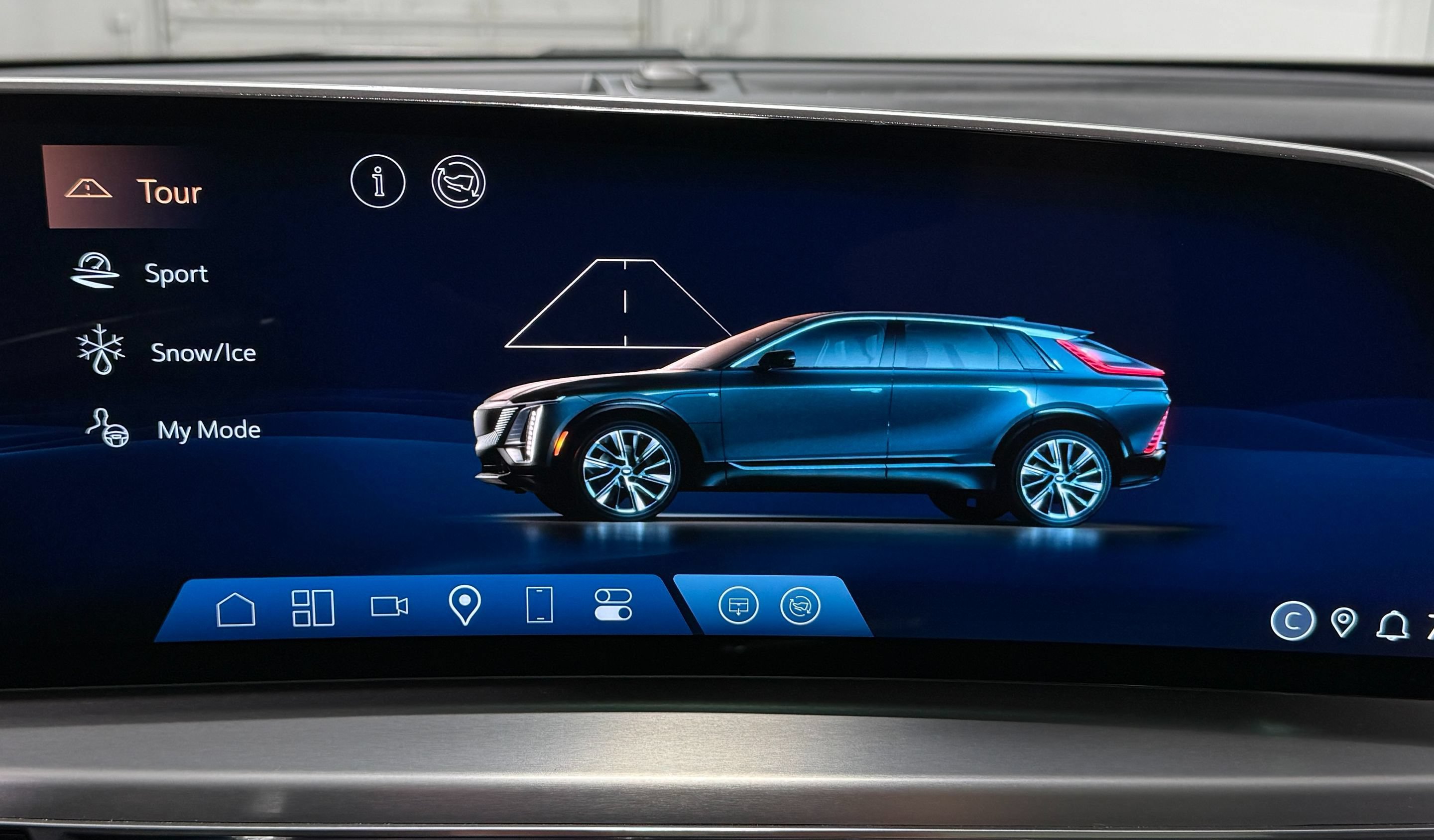 Used 2024 Cadillac Lyriq Luxury AWD/4WD image 25