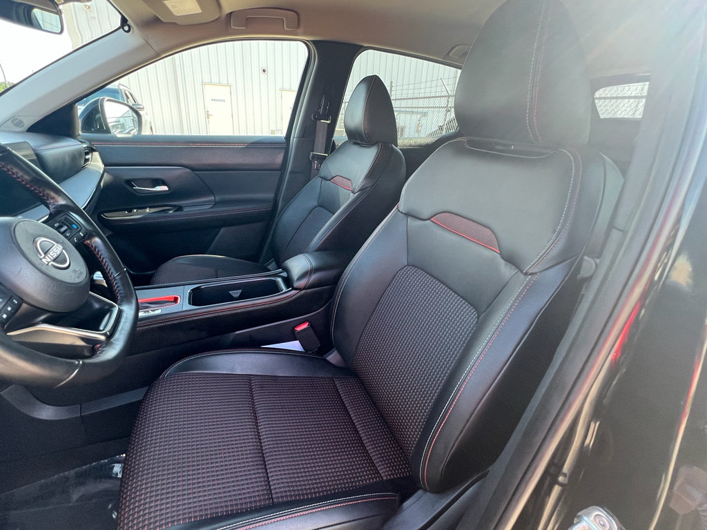 Used 2025 Nissan Kicks SR FWD image 13