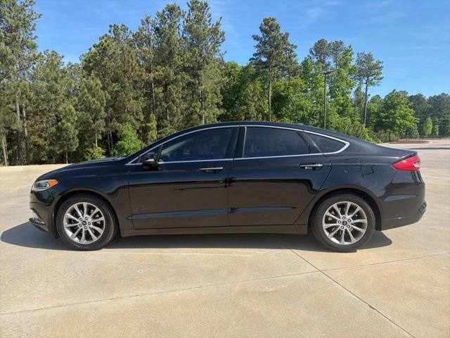 Used 2017 Ford Fusion SE w/ Fusion SE Technology Package FWD image 4