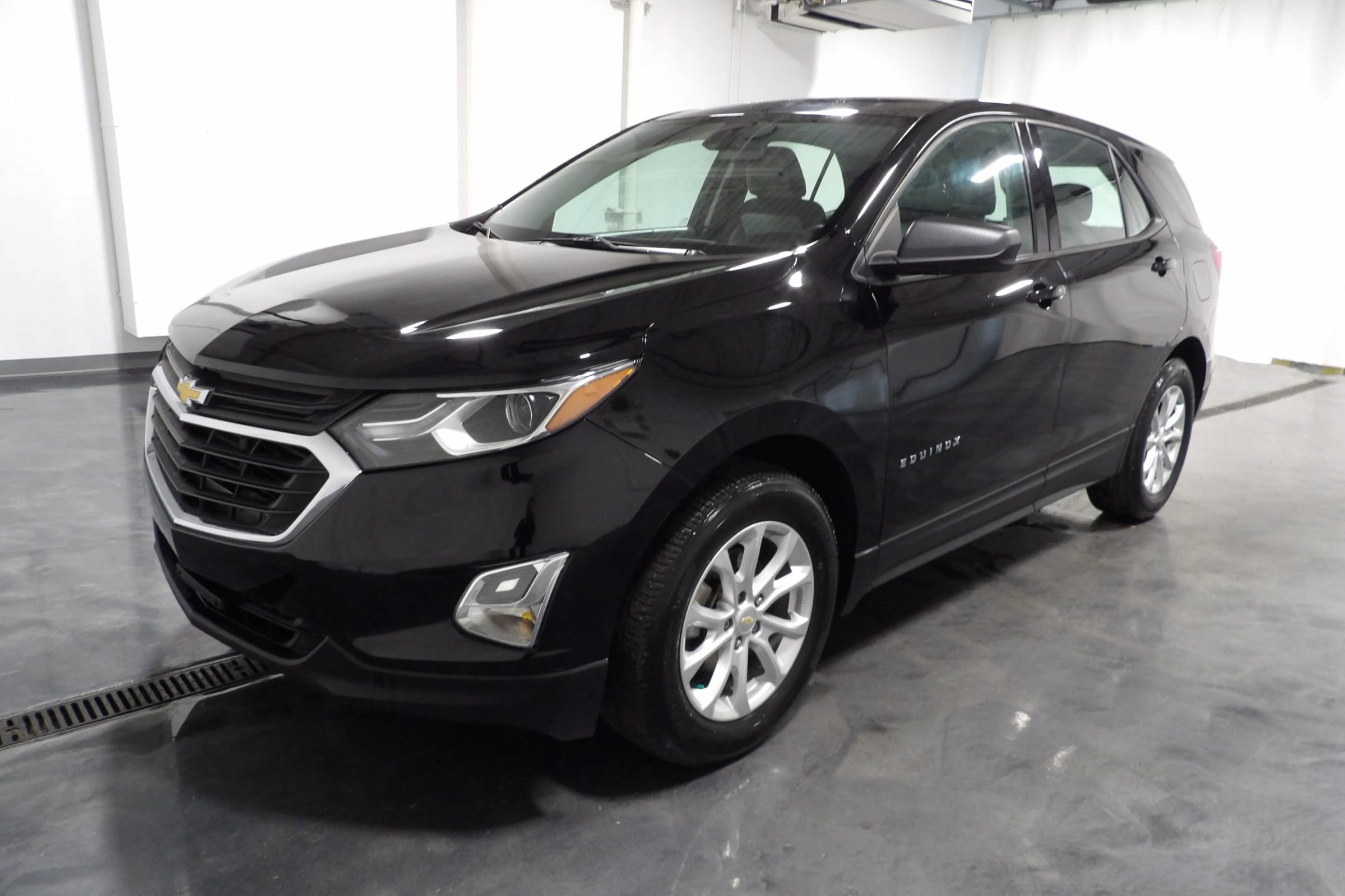 Used 2018 Chevrolet Equinox LS FWD image 3