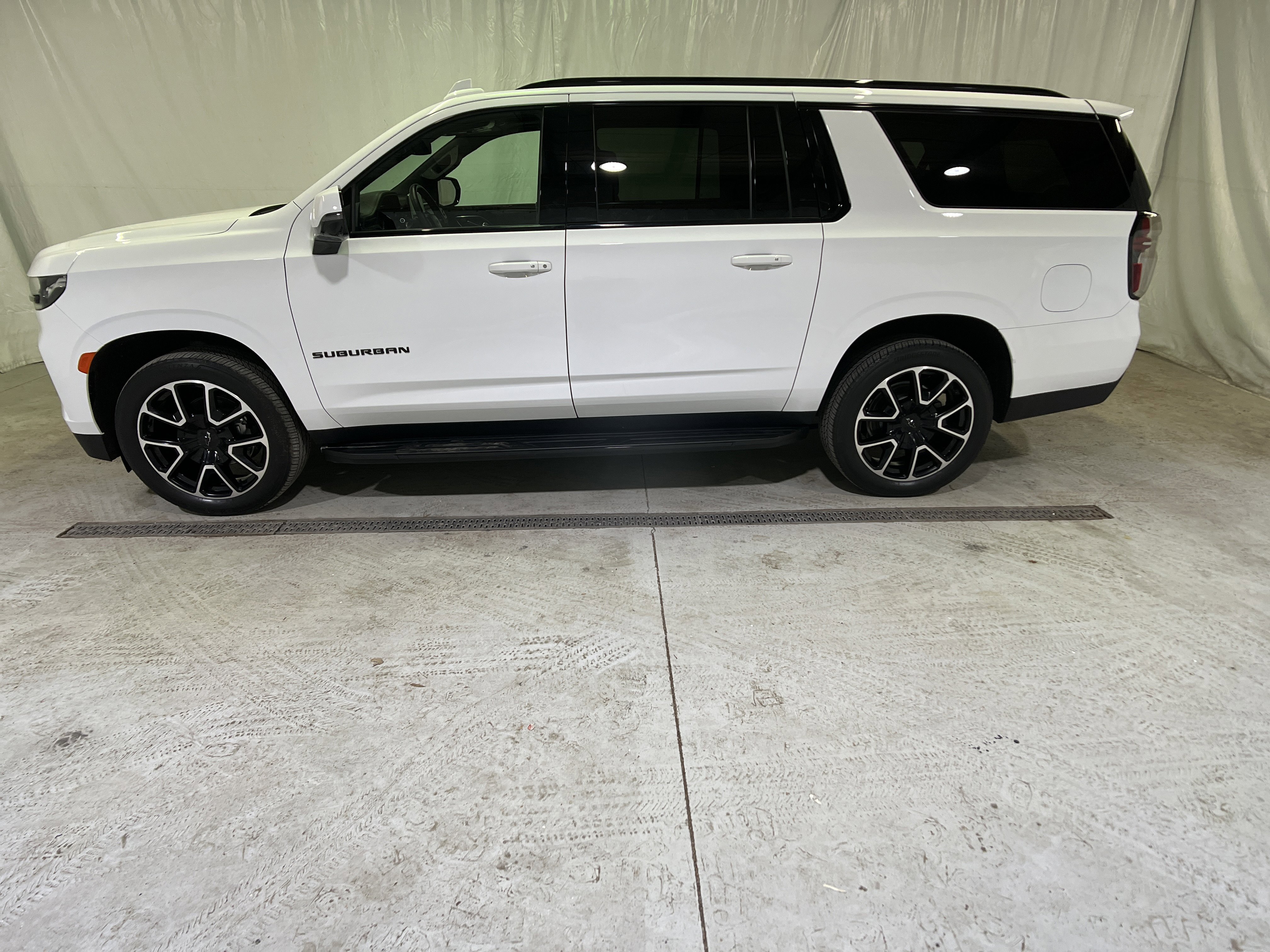 Used 2023 Chevrolet Suburban RST w/ Luxury Package image 7