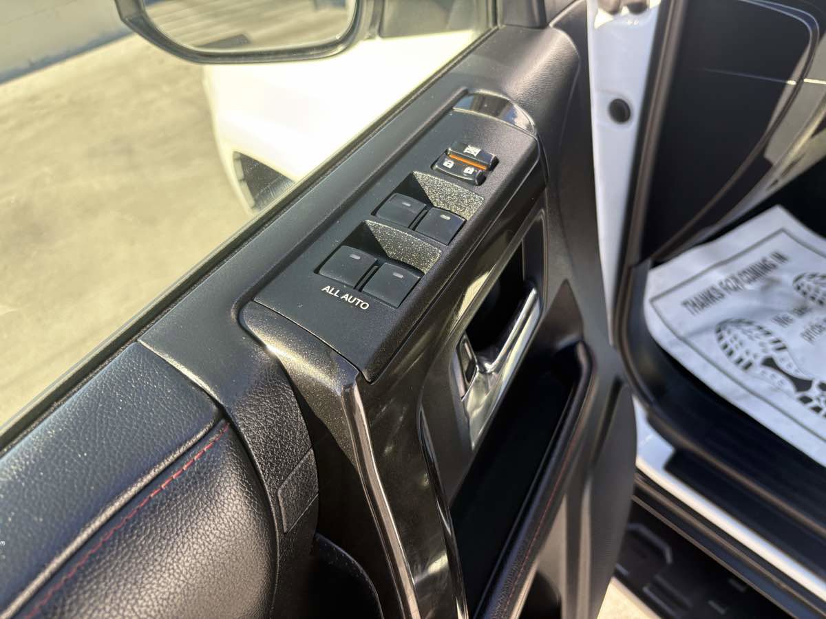 Used 2024 Toyota 4Runner TRD Off-Road Premium image 32