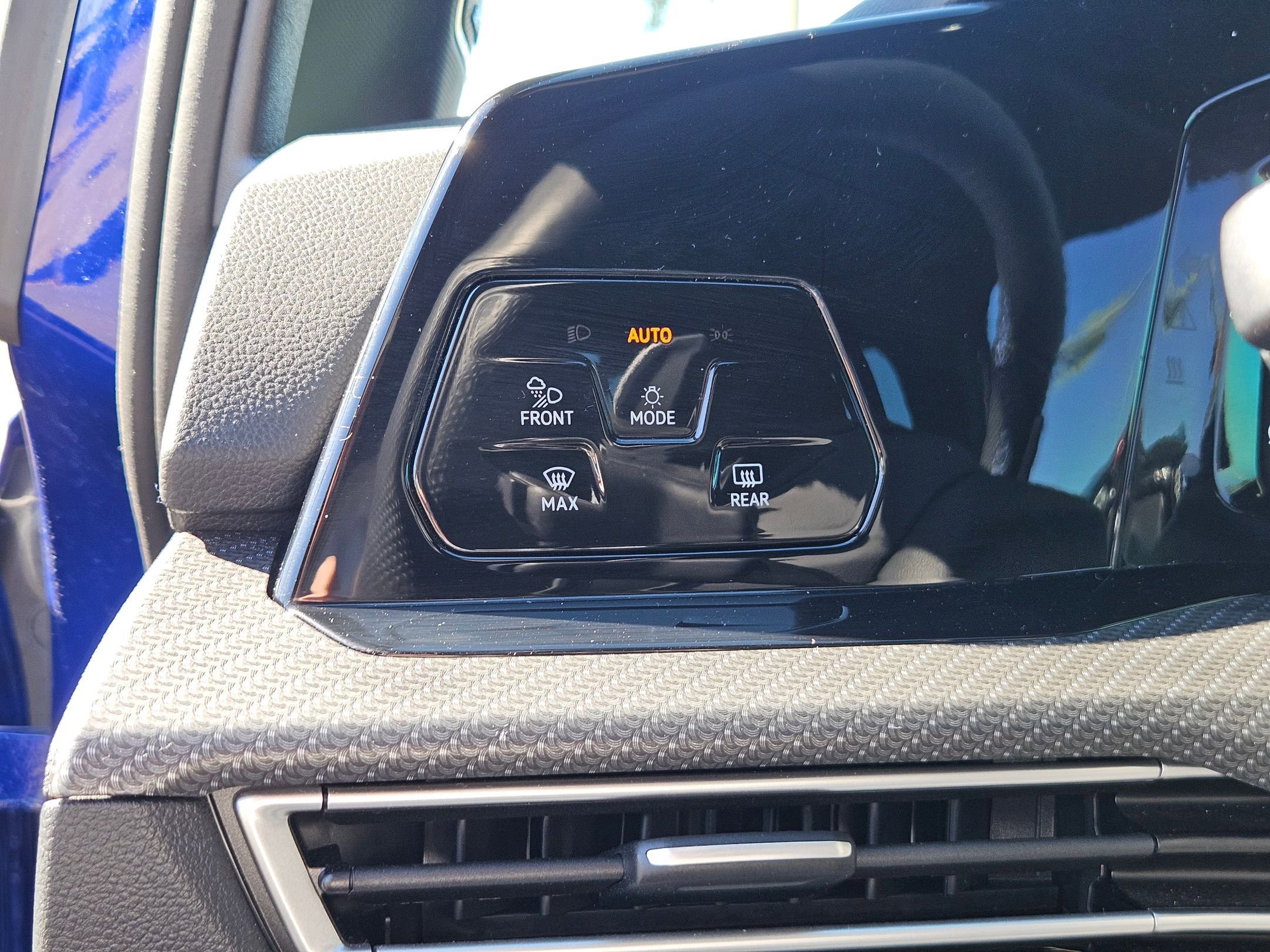 Used 2022 Volkswagen Golf R image 16