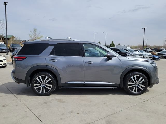 Used 2024 Nissan Pathfinder Platinum w/ Cargo Package AWD/4WD image 2