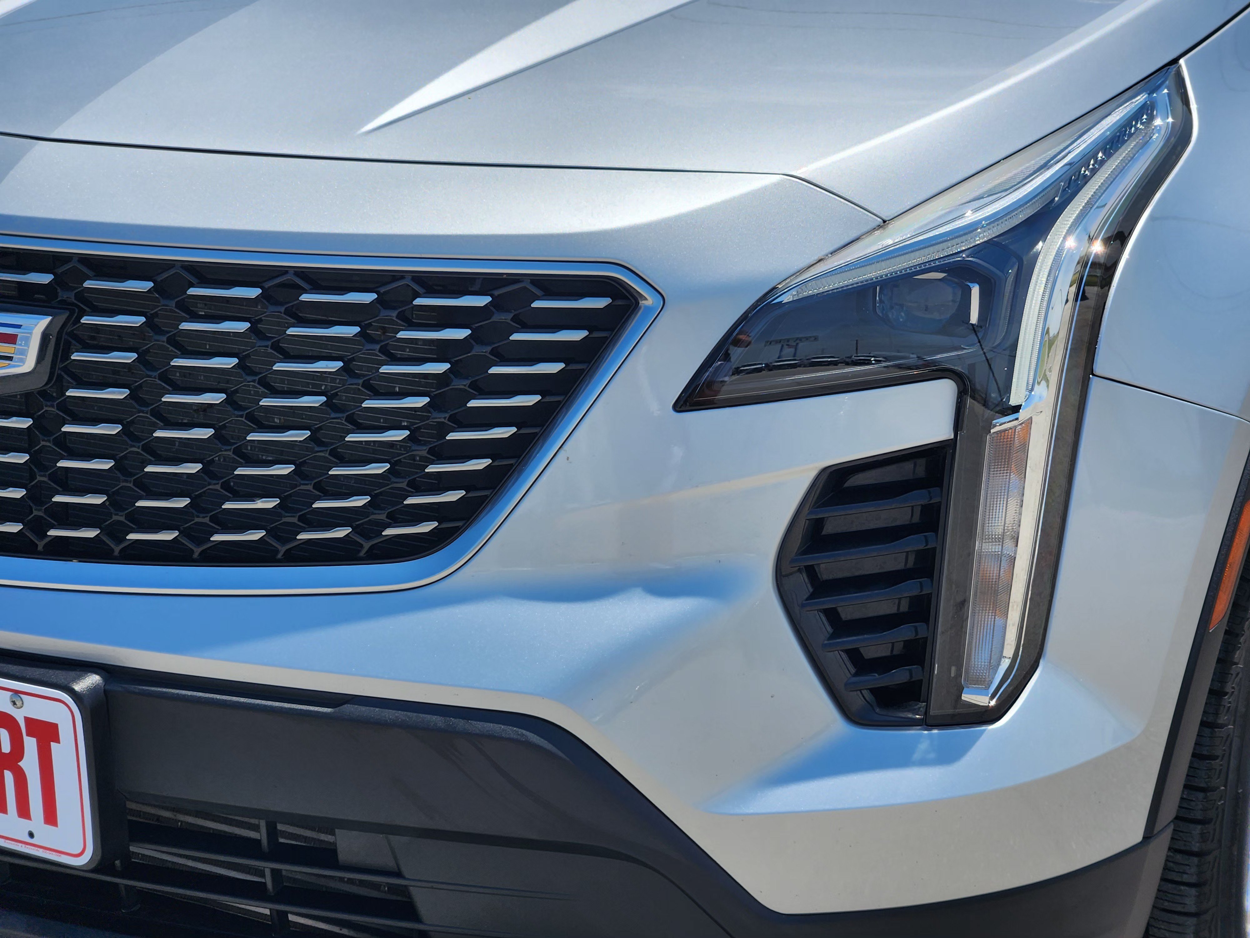 Used 2021 Cadillac XT4 Luxury w/ Cold Weather Package FWD image 8