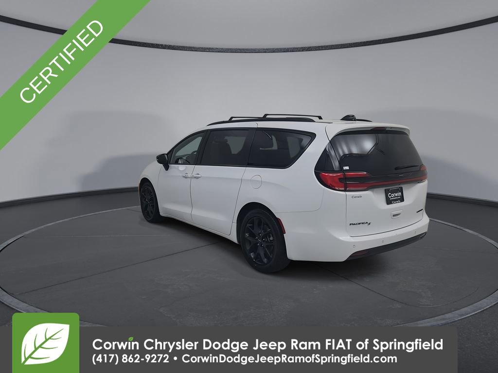 Certified 2025 Chrysler Pacifica Limited image 11
