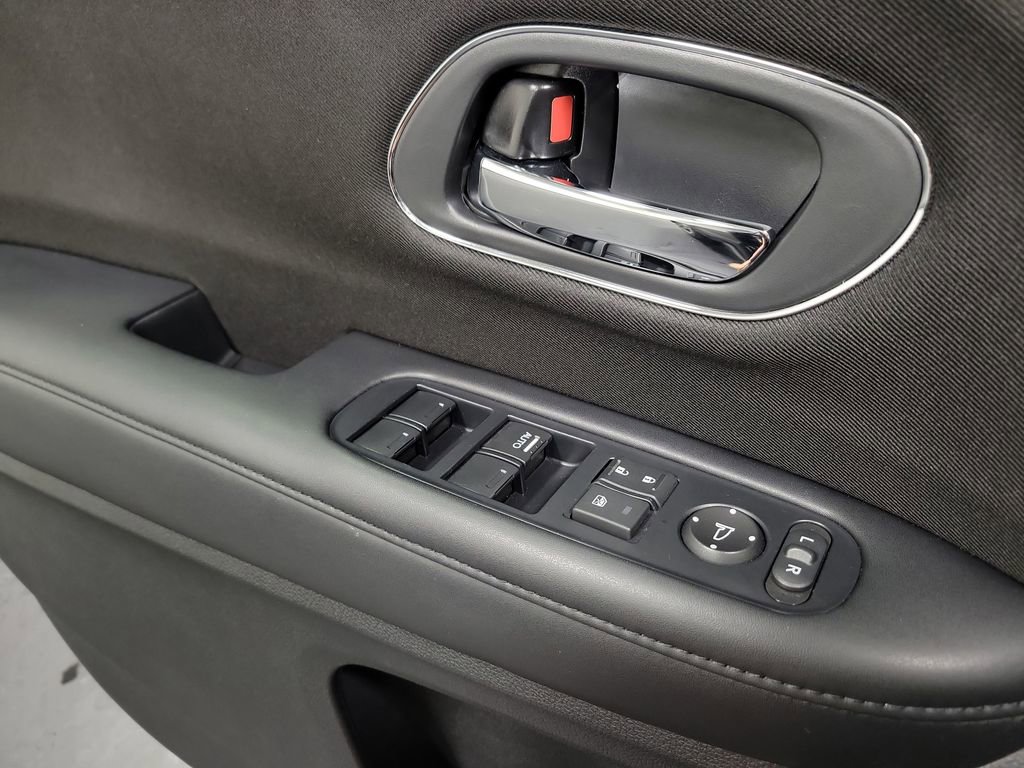 Used 2018 Honda HR-V EX image 19