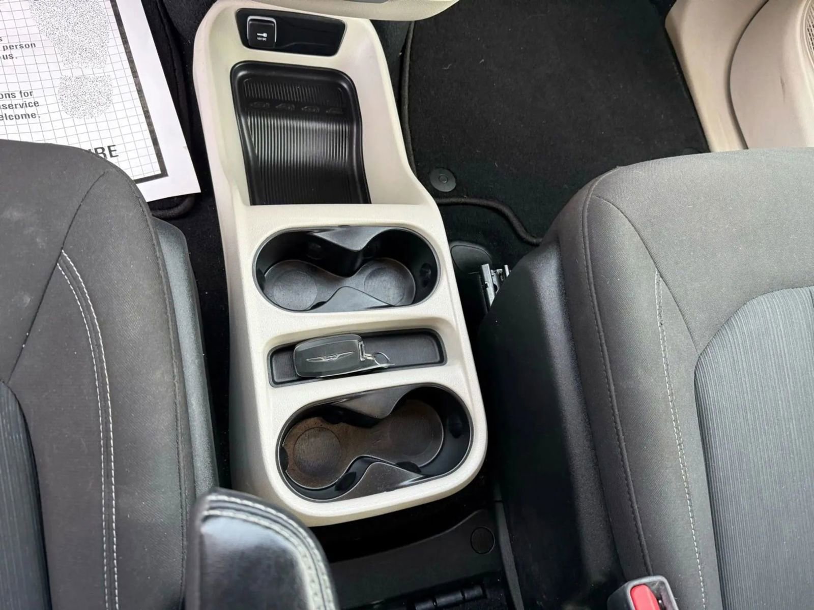 Used 2023 Chrysler Voyager LX image 29