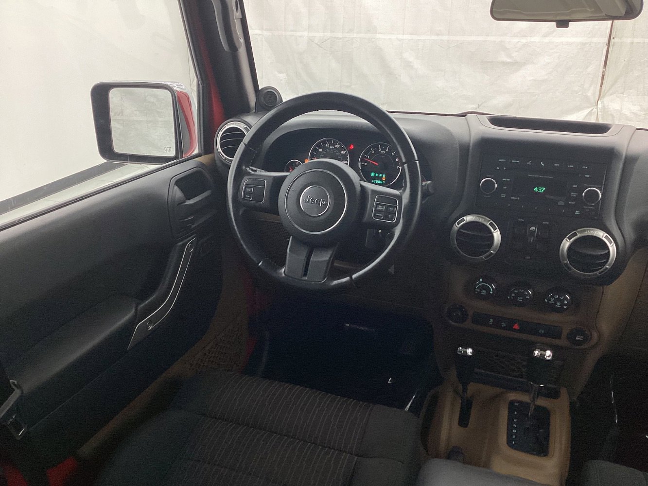 Used 2011 Jeep Wrangler Unlimited Sahara image 29