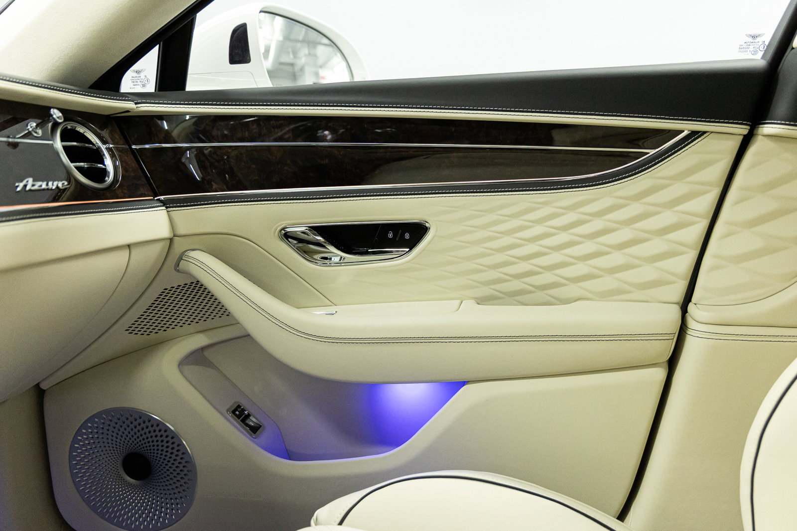 Certified 2026 Bentley Flying Spur Plug-In Hybrid image 40