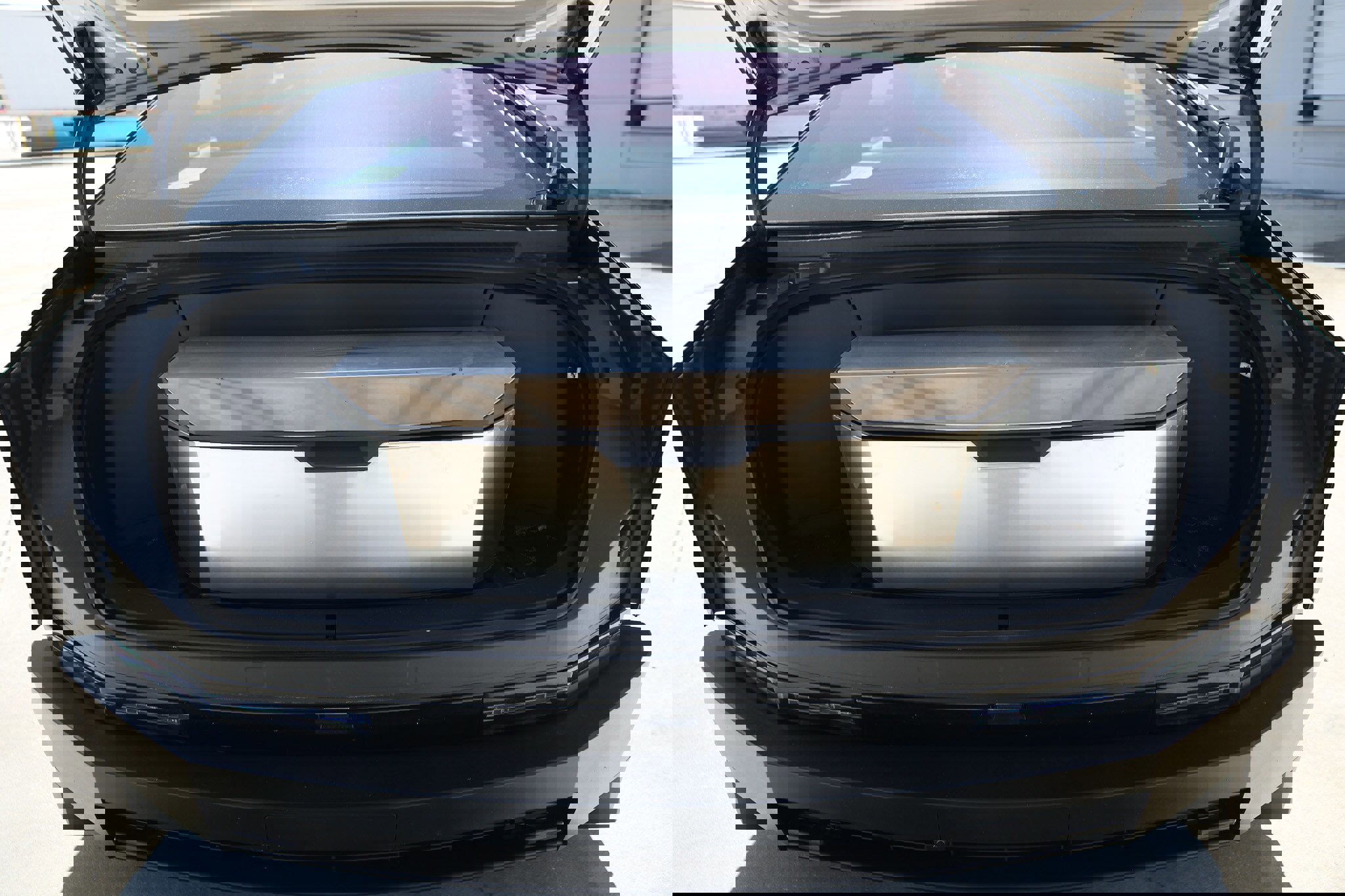 Used 2024 Tesla Cybertruck AWD Crew Cab image 23