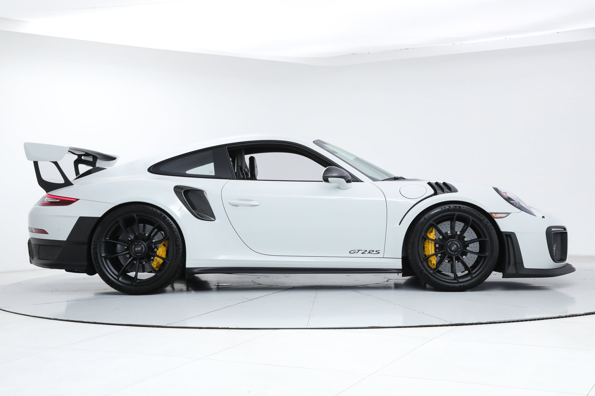 Used 2018 Porsche 911 GT2 RS image 9