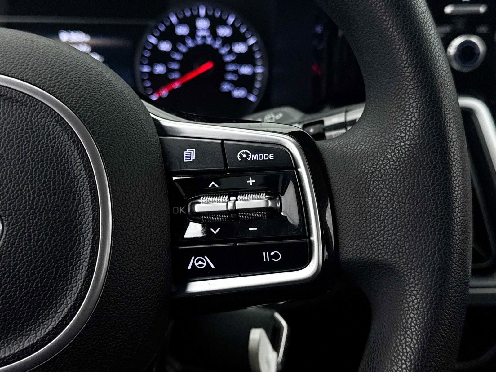 Used 2021 Kia Sorento LX image 32