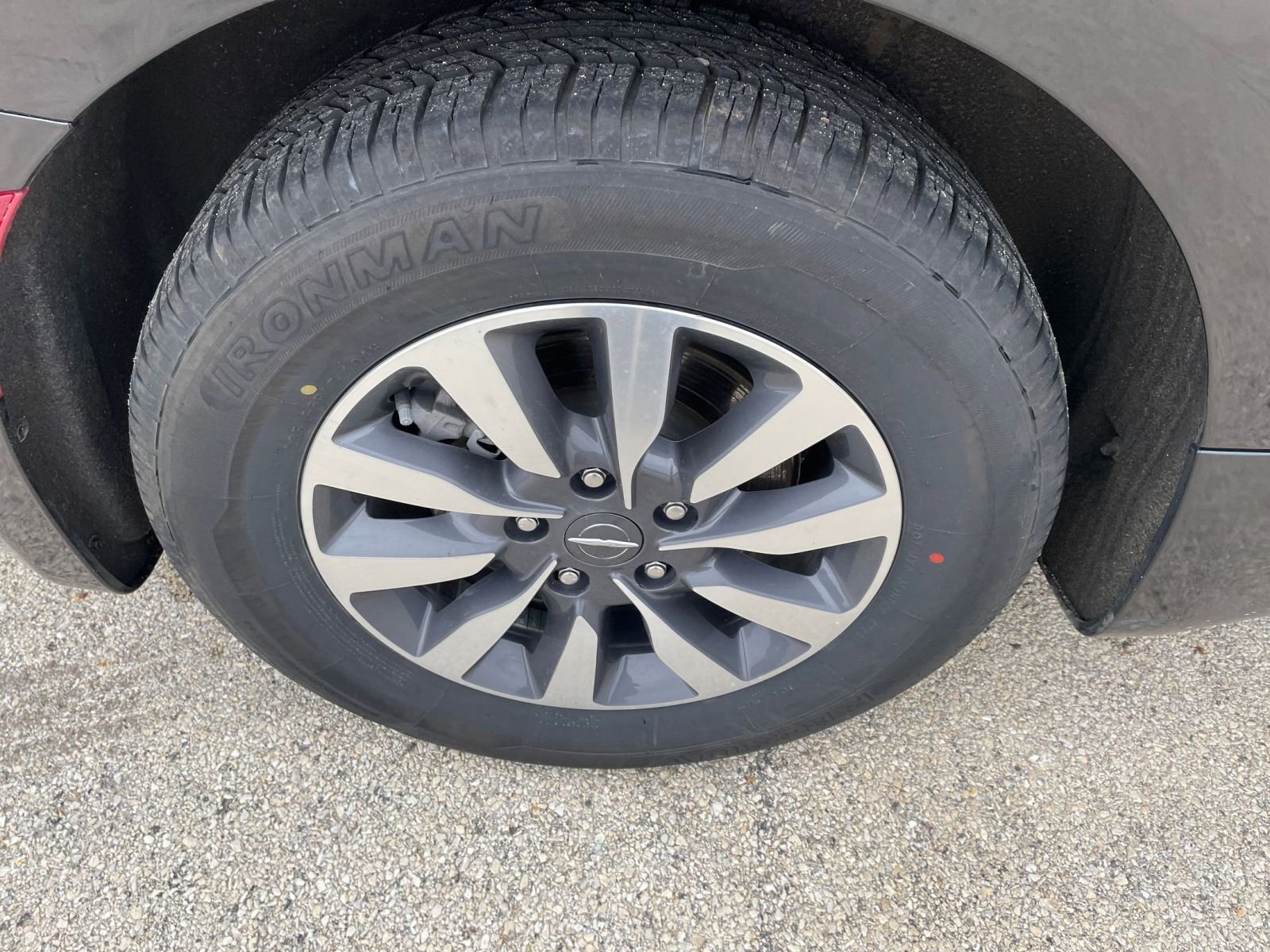 Used 2023 Chrysler Pacifica Touring-L image 33